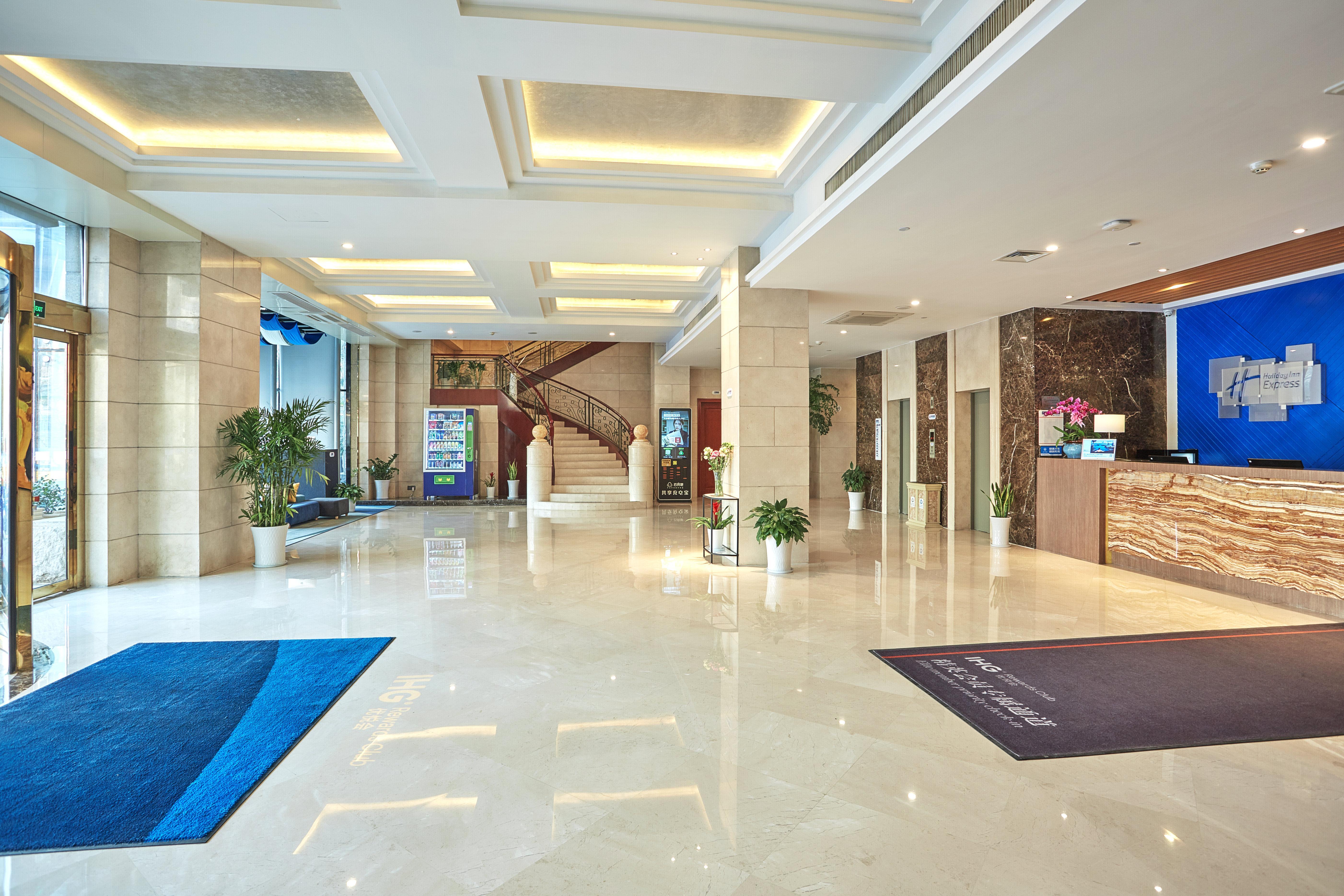 Holiday Inn Express Nanjing Xuanwu Lake By Ihg Exterior photo